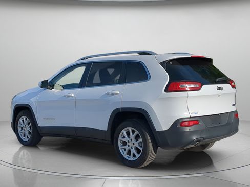 Used 2018 Jeep Cherokee Latitude w/ Safety Group FWD image 42