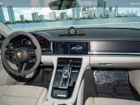Used 2022 Porsche Panamera GTS image 8