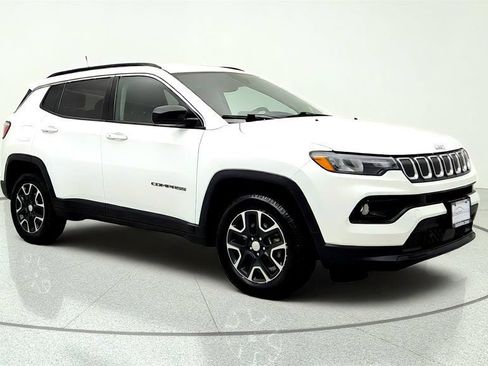Used 2022 Jeep Compass Latitude AWD/4WD image 3