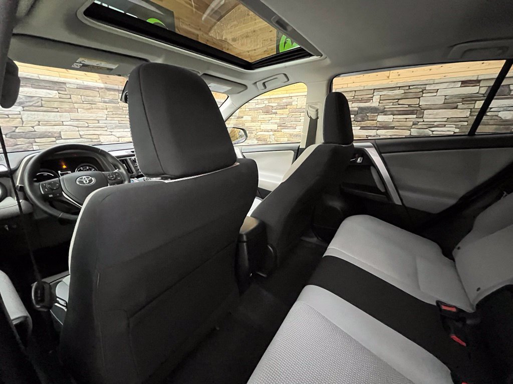 Used 2017 Toyota RAV4 XLE AWD/4WD image 29