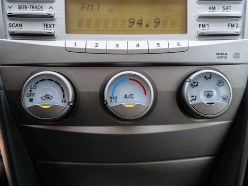 Used 2010 Toyota Camry LE FWD image 24