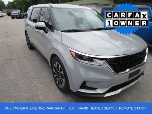 Used 2024 Kia Carnival EX FWD image 1