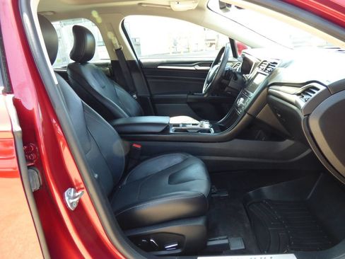 Used 2017 Ford Fusion Titanium FWD image 13