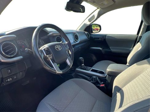 Used 2020 Toyota Tacoma SR5 AWD/4WD image 16