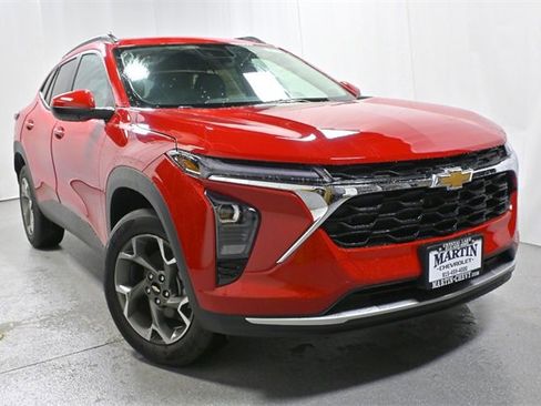 New 2026 Chevrolet Trax LT w/ Driver Confidence Package image 2