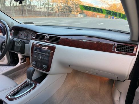 Used 2009 Chevrolet Impala LT w/ Luxury Edition Package image 14