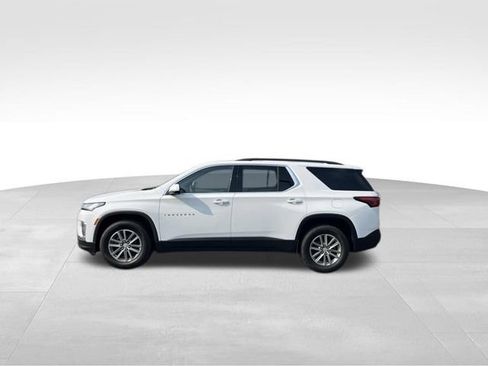 Used 2022 Chevrolet Traverse LT FWD image 2
