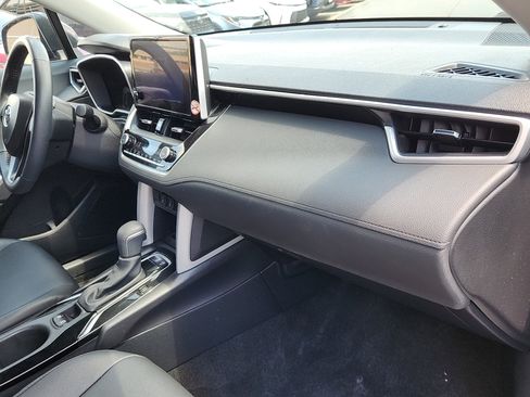 Used 2025 Toyota Corolla Cross XLE FWD image 30