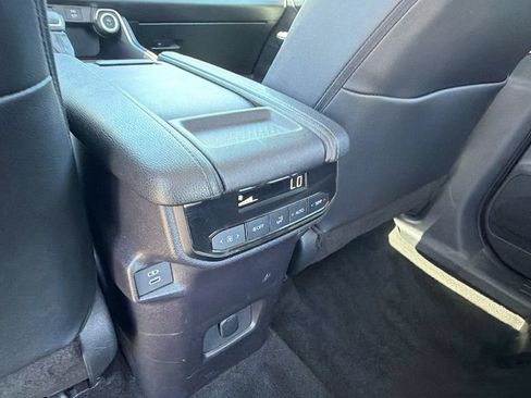 Used 2025 Toyota Grand Highlander FWD image 17