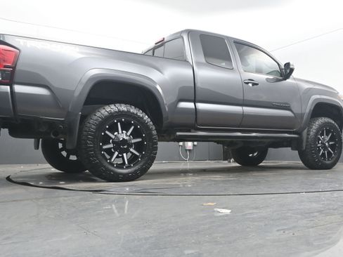 Used 2019 Toyota Tacoma TRD Sport w/ Technology Package image 24