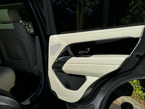 New 2025 Land Rover Range Rover SE image 17