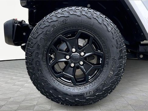 Used 2021 Jeep Gladiator Rubicon w/ Cold Weather Group image 9