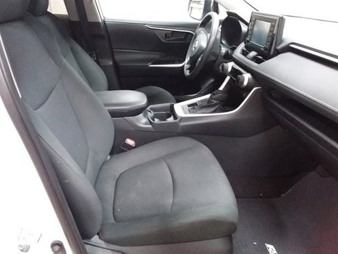 Used 2020 Toyota RAV4 LE AWD/4WD image 11