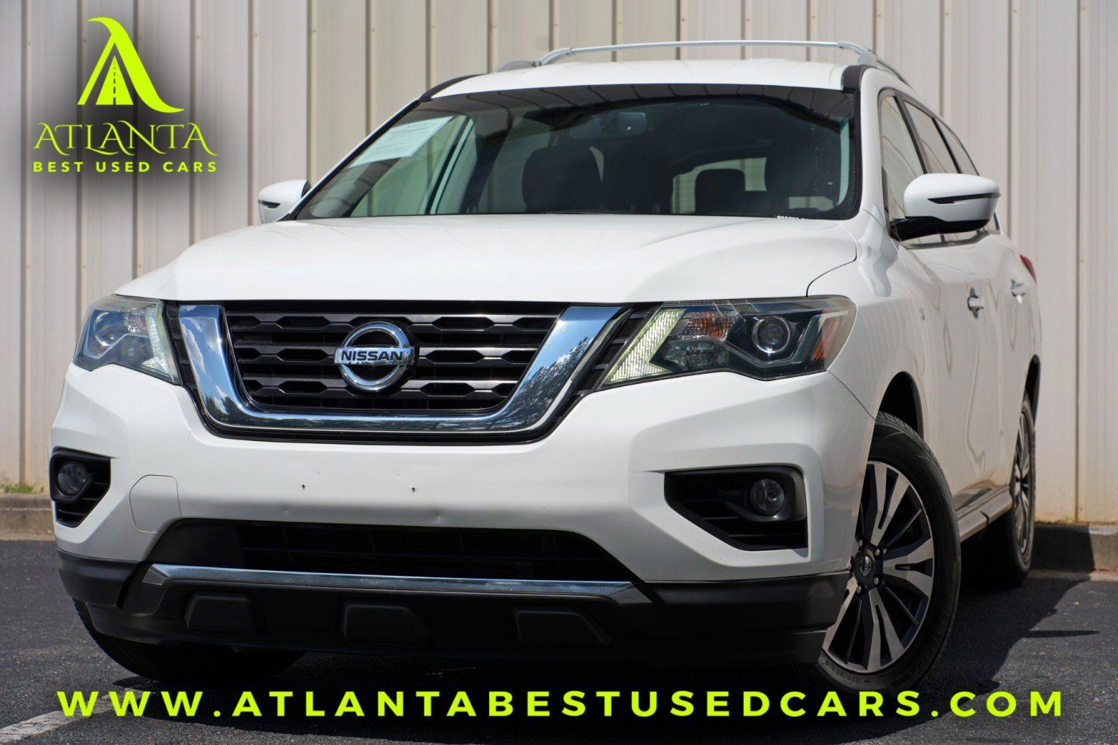 Used 2017 Nissan Pathfinder SV FWD image 1