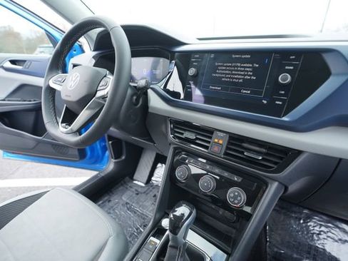 Used 2023 Volkswagen Taos SE w/ Panoramic Sunroof Package image 32