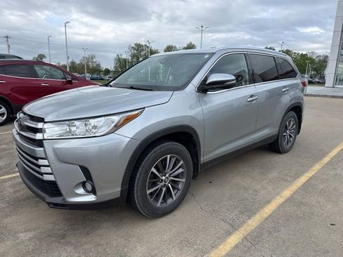 Used 2019 Toyota Highlander XLE AWD/4WD image 1