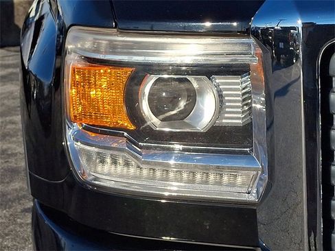 Used 2015 GMC Sierra 2500 Denali w/ Duramax Plus Package image 9