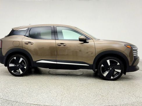 Used 2025 Nissan Kicks SR w/ SR Premium Package AWD/4WD image 4