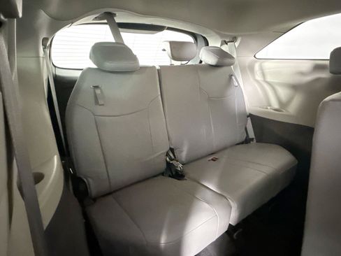 Certified 2024 Toyota Sienna XLE FWD image 39