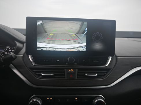 Used 2023 Nissan Altima 2.5 SV w/ SV Premium Package image 13