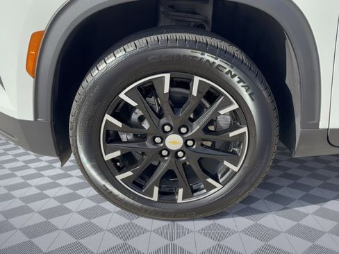 Certified 2025 Chevrolet Traverse LT w/ Sun and Wheel Package FWD image 13