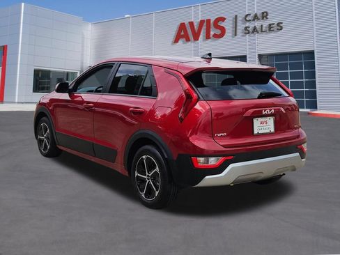 Used 2025 Kia Niro LX FWD image 3