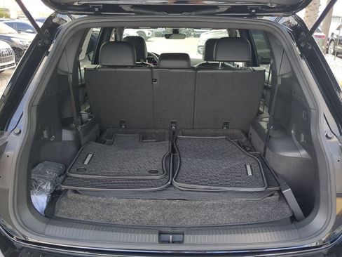Certified 2022 Volkswagen Tiguan SE R-Line FWD image 10