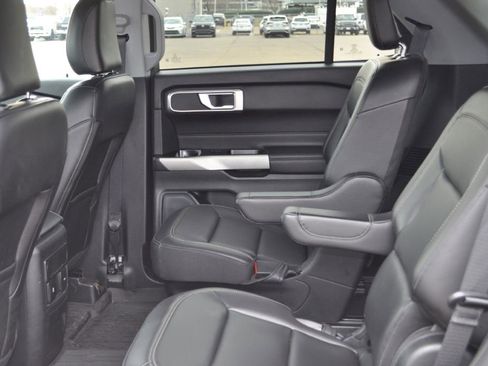 Used 2024 Ford Explorer XLT w/ Equipment Group 202A image 16