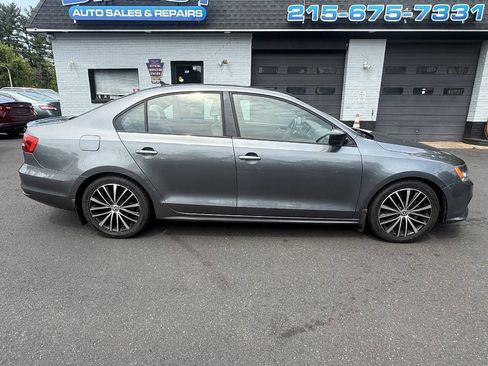 Used 2015 Volkswagen Jetta Sport FWD image 28