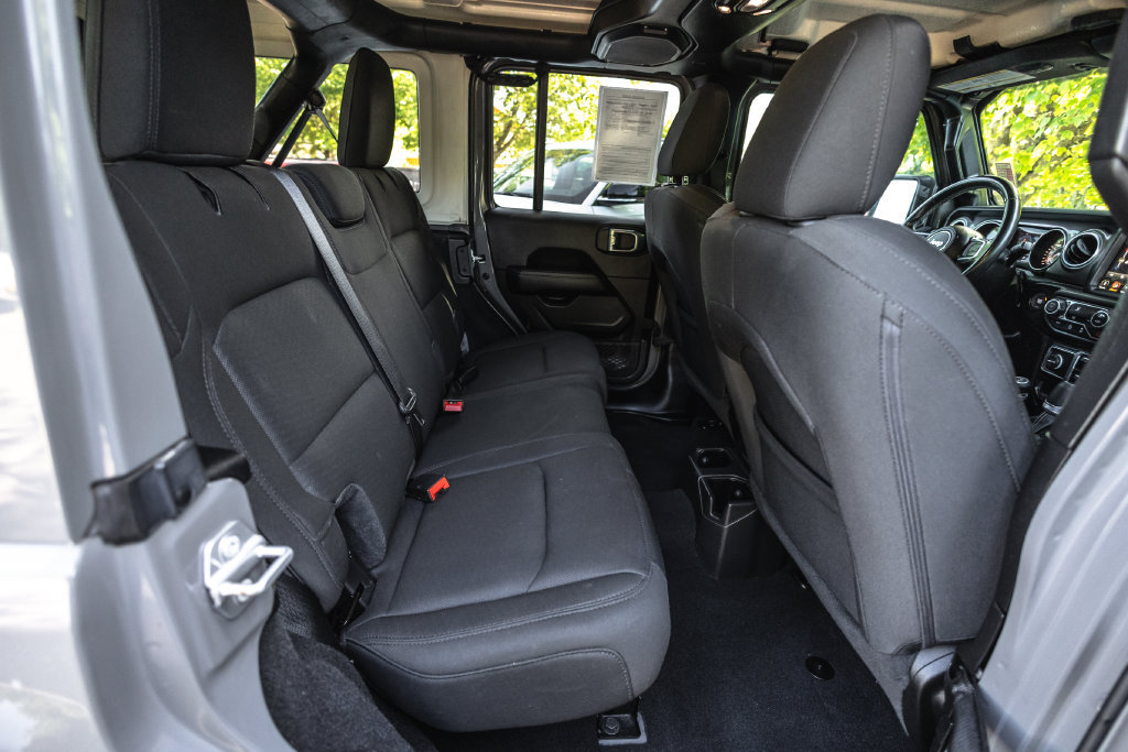 Used 2021 Jeep Wrangler Unlimited Sahara AWD/4WD image 28
