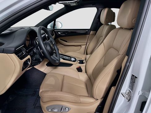 Used 2025 Porsche Macan image 5