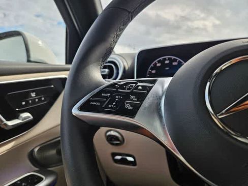 Used 2026 Mercedes-Benz GLC 300 image 25