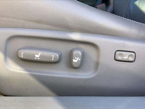 Used 2006 Toyota Avalon XLS FWD image 32