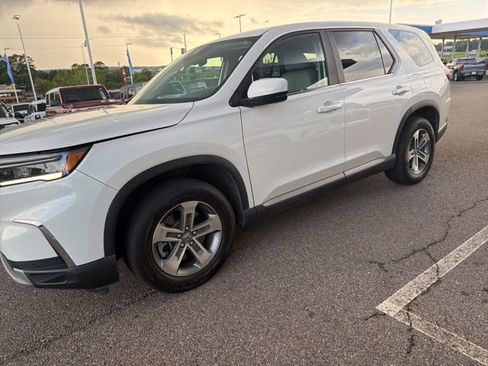 Used 2025 Honda Pilot EX-L image 13