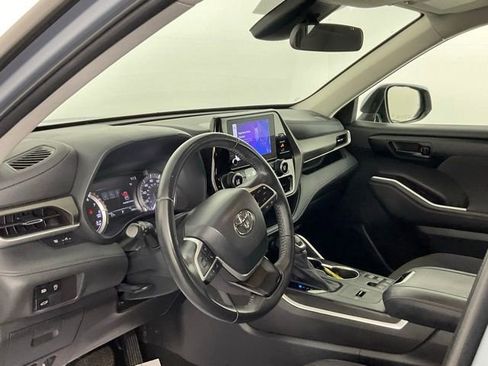 Used 2023 Toyota Highlander LE FWD image 11