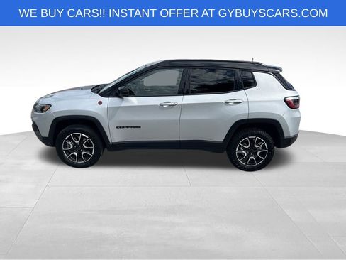 Used 2025 Jeep Compass Trailhawk AWD/4WD image 3
