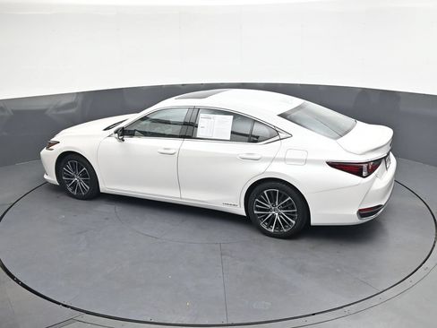 Used 2022 Lexus ES 300h w/ Premium Package FWD image 32