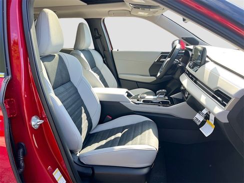 New 2025 Mitsubishi Outlander SE image 28