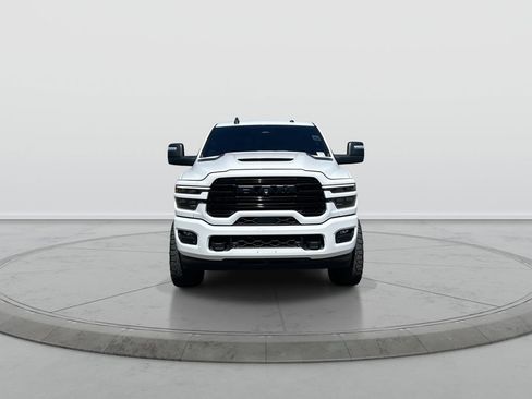 Used 2025 RAM 2500 Laramie AWD/4WD image 3