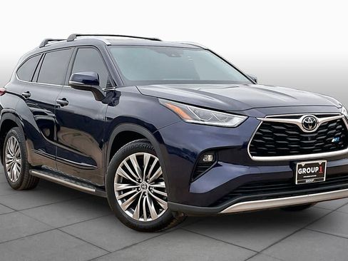 Used 2021 Toyota Highlander Platinum AWD/4WD image 3