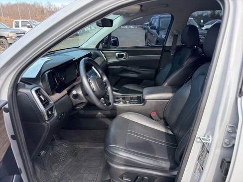 Used 2022 Kia Sorento S image 11