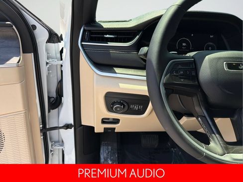 Used 2023 Jeep Grand Cherokee L Limited RWD image 13