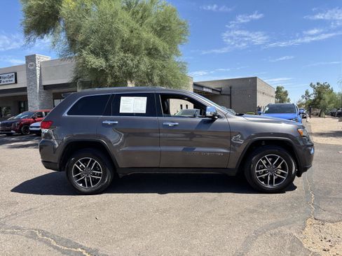 Used 2021 Jeep Grand Cherokee Limited AWD/4WD image 2