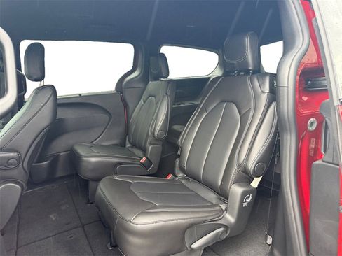 New 2026 Chrysler Pacifica Select w/ S Appearance Package image 13