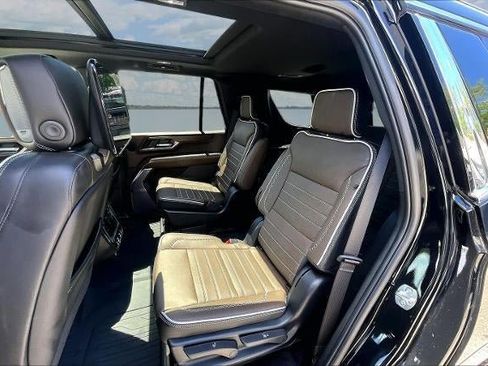 Used 2025 GMC Yukon Denali Ultimate w/ LPO, Floor Liner Package AWD/4WD image 22