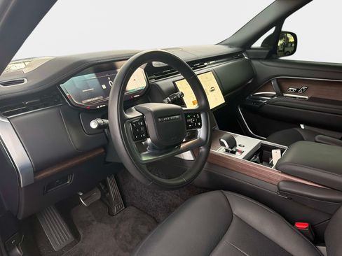 Used 2025 Land Rover Range Rover SE AWD/4WD image 17