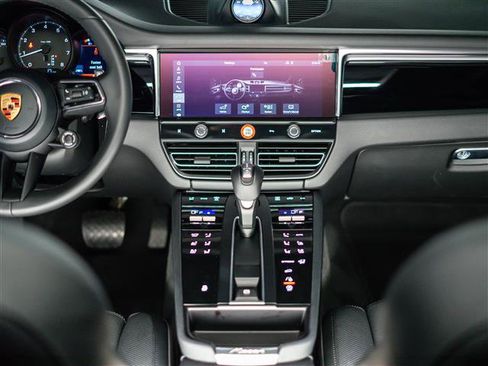 Certified 2026 Porsche Macan image 25