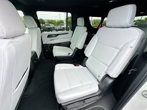 New 2025 Chevrolet Suburban Premier image 17