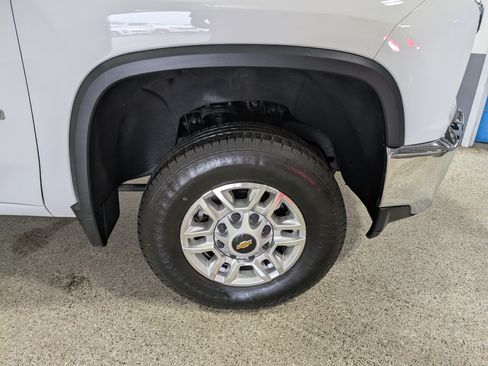 Used 2020 Chevrolet Silverado 2500 LT AWD/4WD image 13