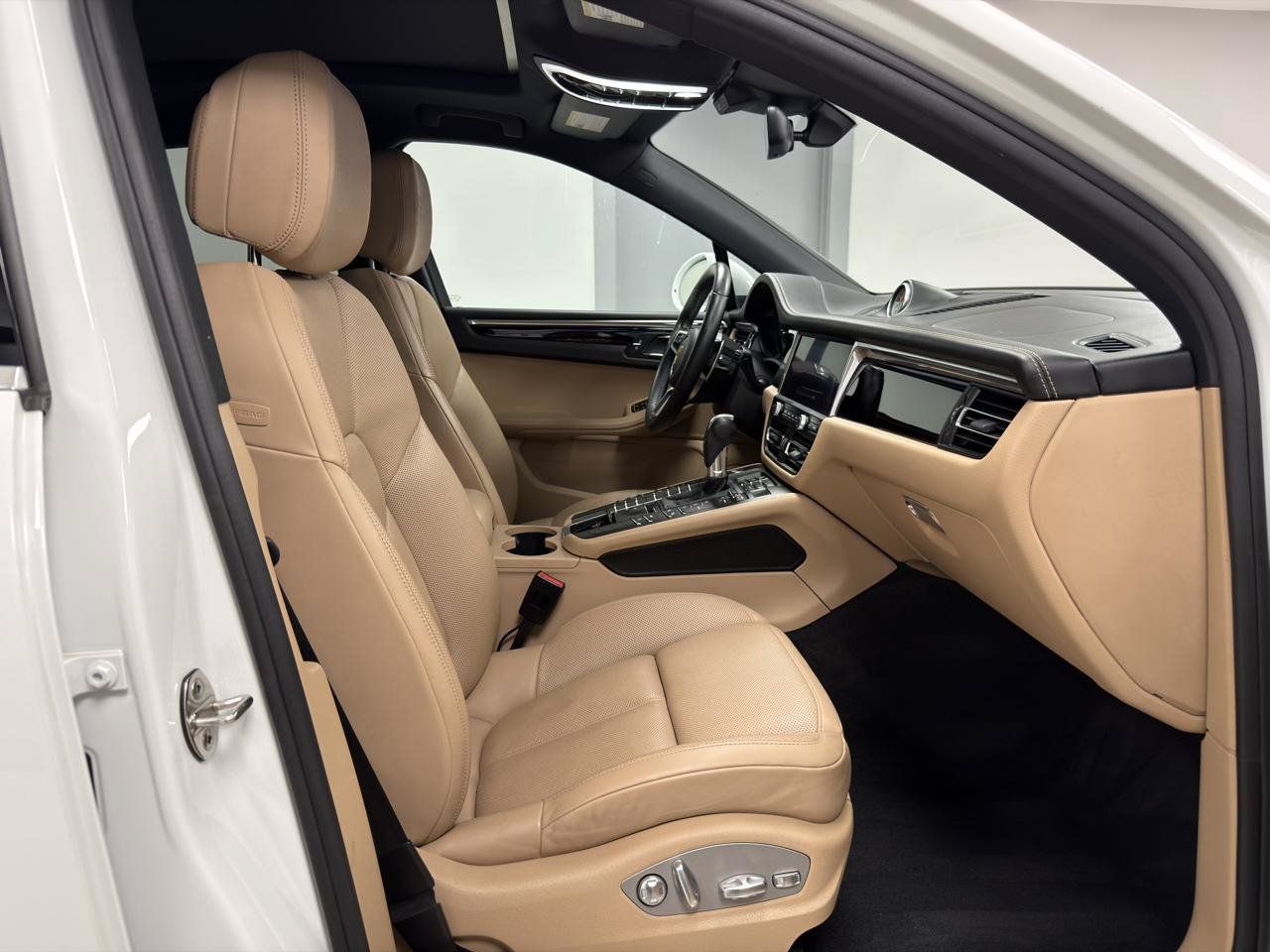 Used 2019 Porsche Macan S w/ Premium Package Plus AWD/4WD image 10